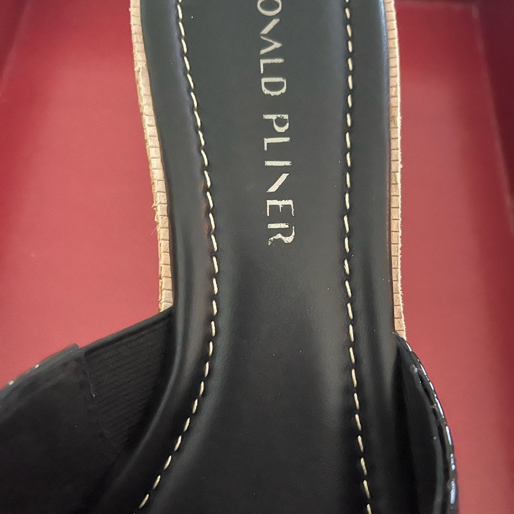 Donald J. Pliner Black Patent Wedge Slide with Silver Buckle SIZE 8 NIB - Picture 6 of 8
